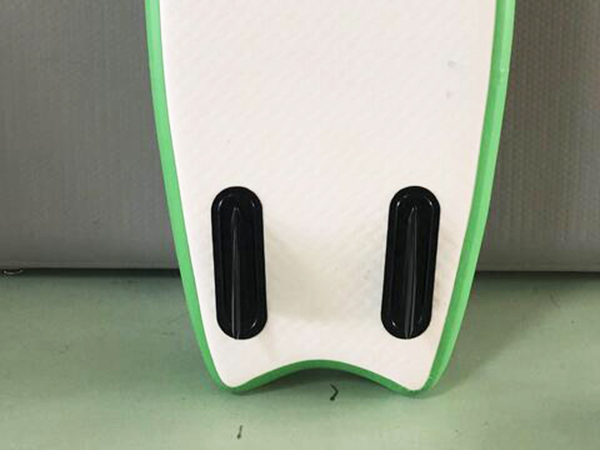 The bottom panel fins help board improve overall speed,  two small fins which are fixed on the board, handling and steering for easier use by beginner alike. 